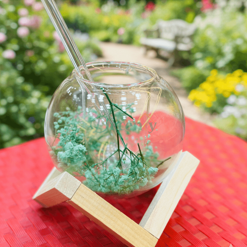 Elegant double wall glass coffee mug set with straw and wooden stand for hot tea and coffee in Pakistan