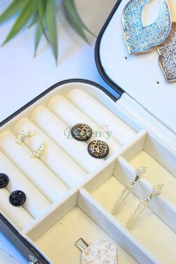 Jewelry box - black - with press stud for traveling - Decency