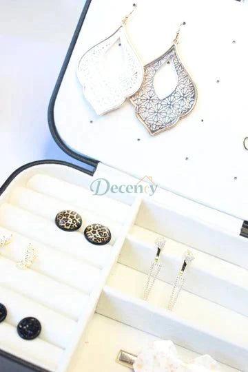 Jewelry box - black - with press stud for traveling - Decency