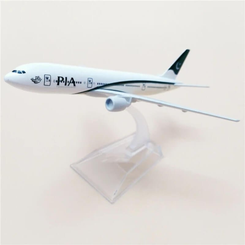 Metal Airplane - PIA Boeing 777 (20CM)