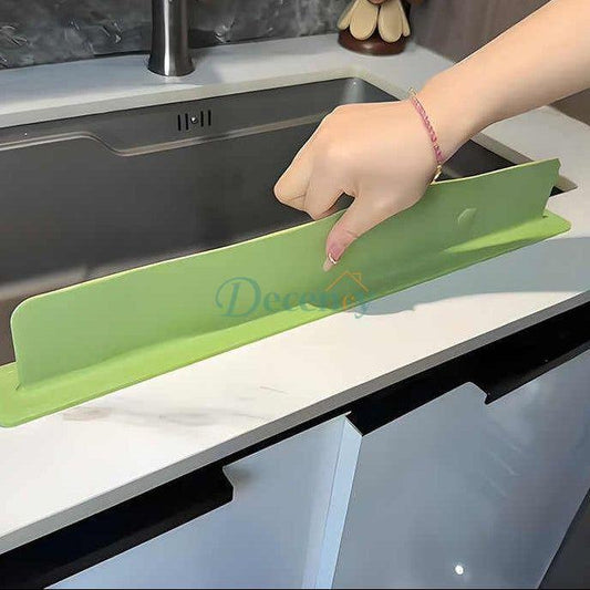 Sink Splash Guard – Flexible Silicone Water Stopper for Kitchen & Bathroom Sinks